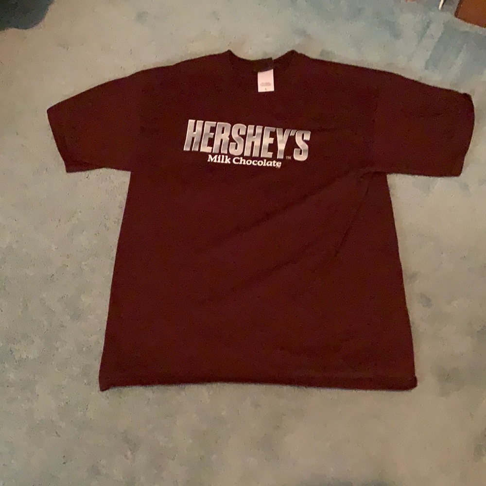 NWOT Hershey’s Men’s Large Brown Shirt